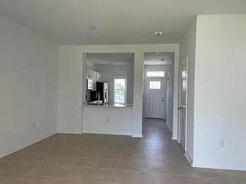 2 bed, 2.5 bath, 1128 sqft, $1,675 — Photo 2