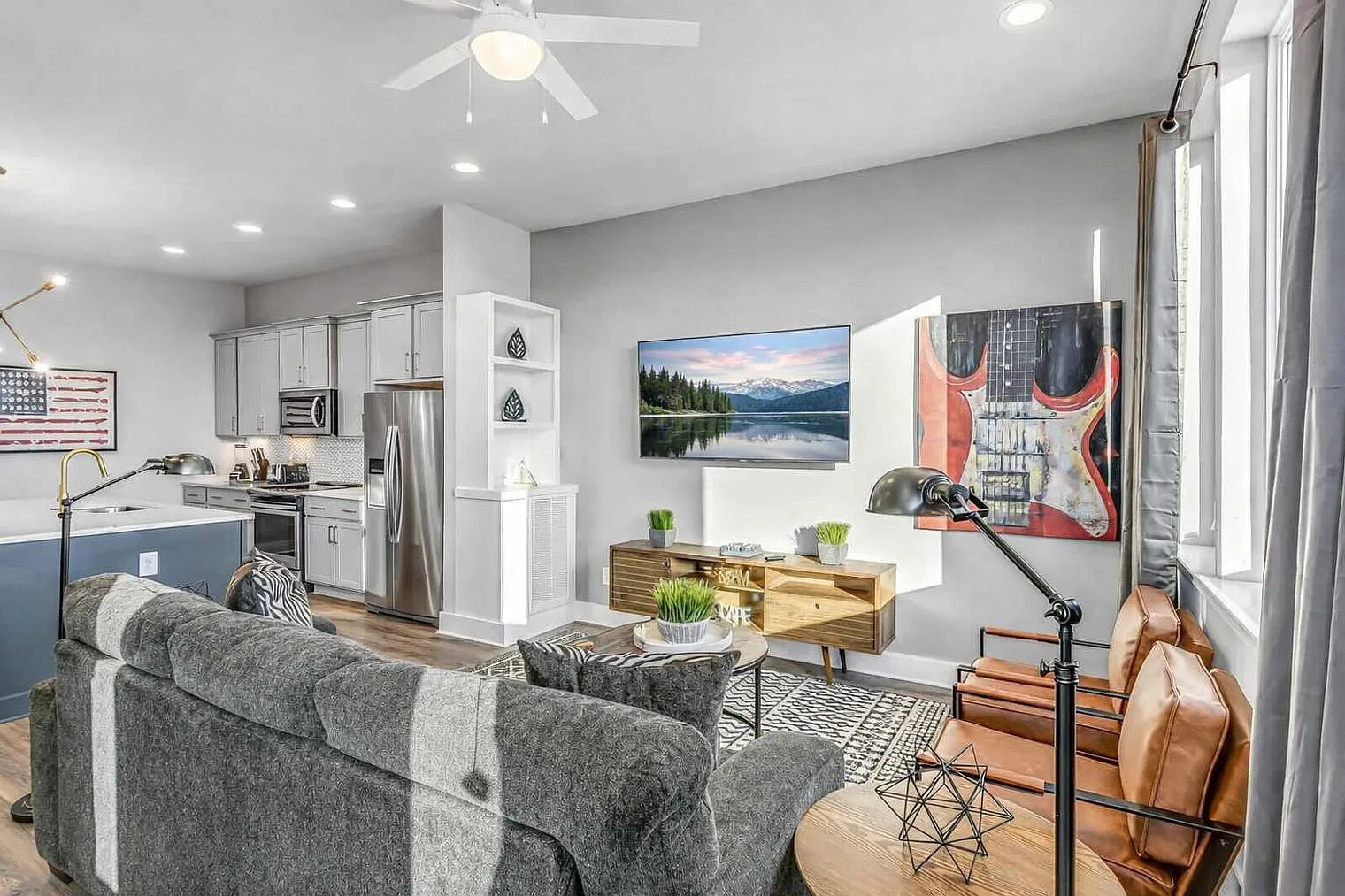 4 bed, 4.0 bath, 1776 sqft, $4,590 — Photo 3