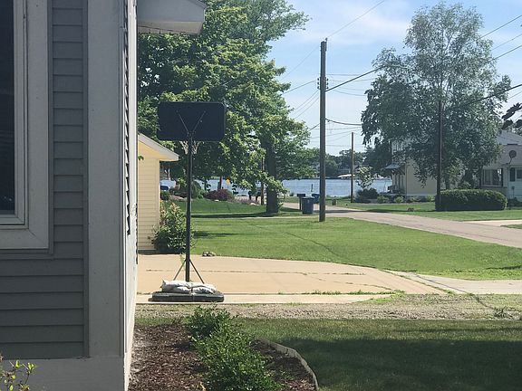 View Spring Lake- front yard