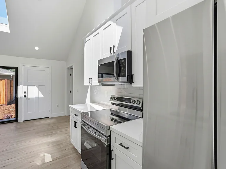 229 Steven Cir — Photo 7