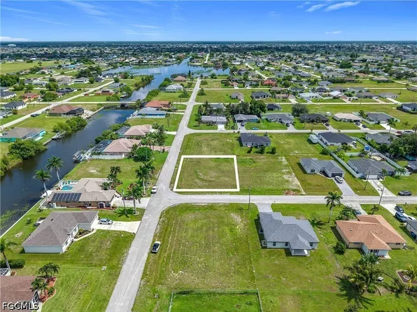 229 NW 9th Ter, Cape Coral, FL 33993