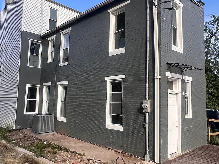 2122 Jefferson St — Photo 8