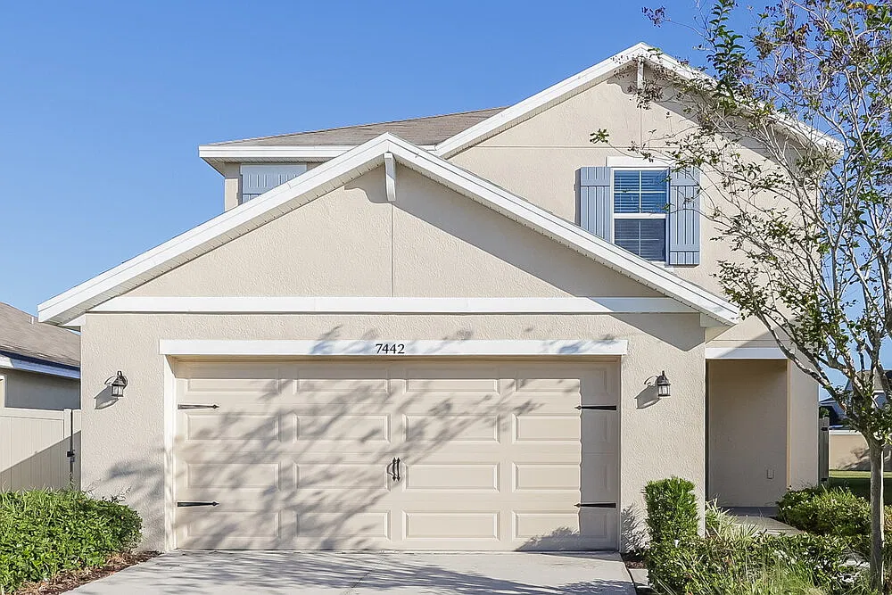 3 bed, 2.5 bath, 1694 sqft, $2,345 — Photo 1