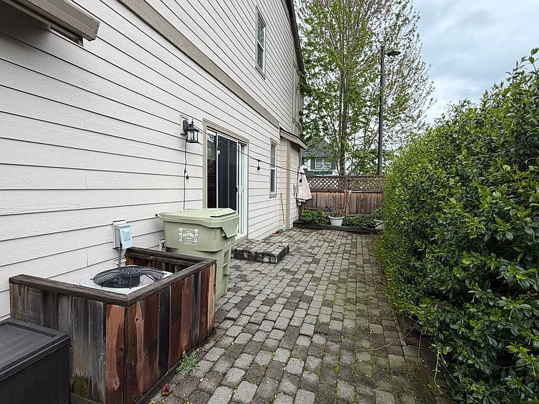 469 SW Mitchum Ter — Photo 9