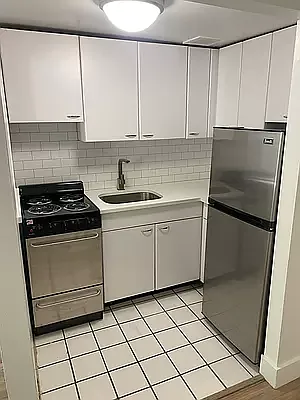 Rented by Mallory Management Corp | media 6