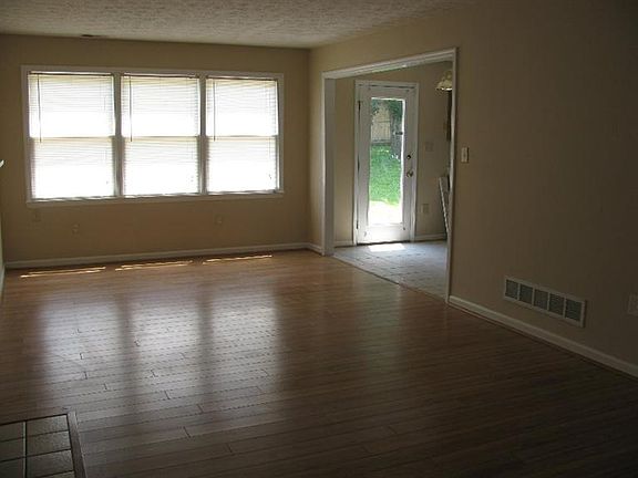 4th image of 3796 McGarry Dr
