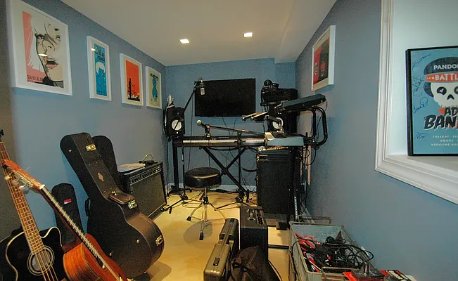 Rented by Corcoran | media 14