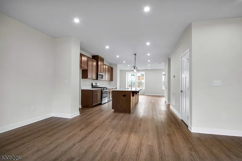 3 bed, 3.5 bath, $3,800 — Photo 3
