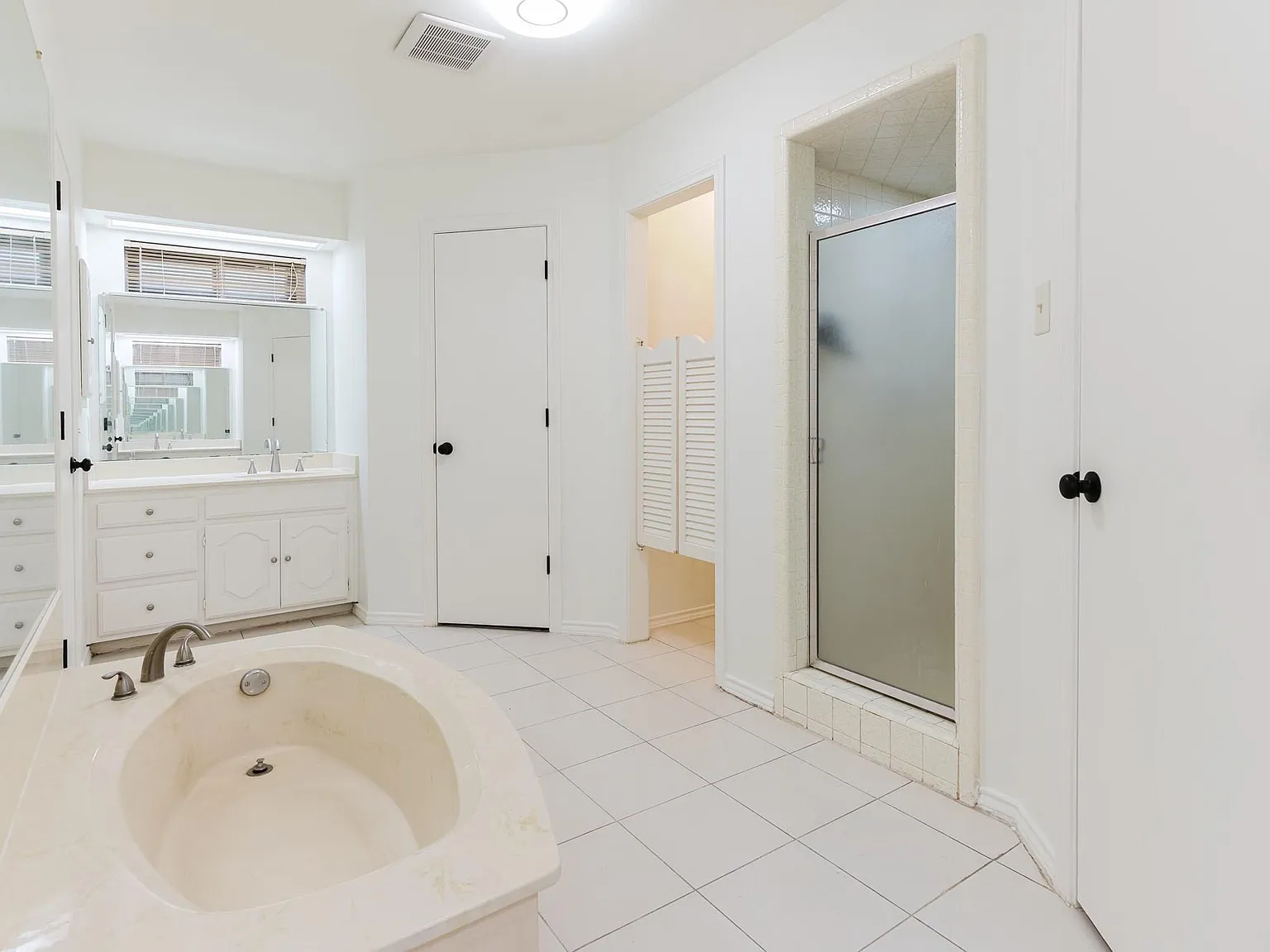 3 bed, 2001 sqft, $2,400 — Photo 4