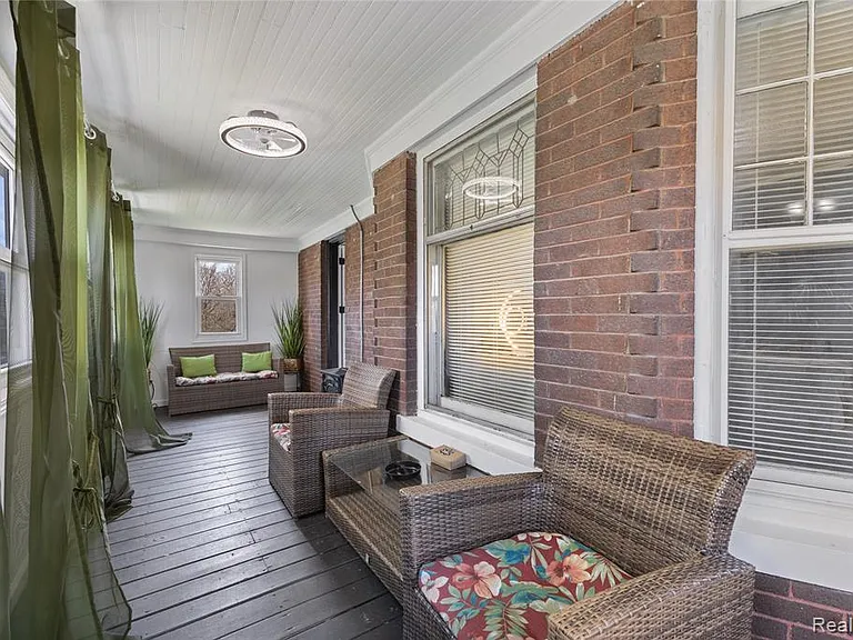 512 Westminster St — Photo 12