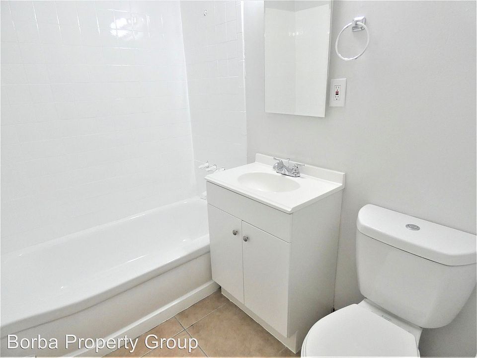 2nd image of 628 E 53rd St APT E