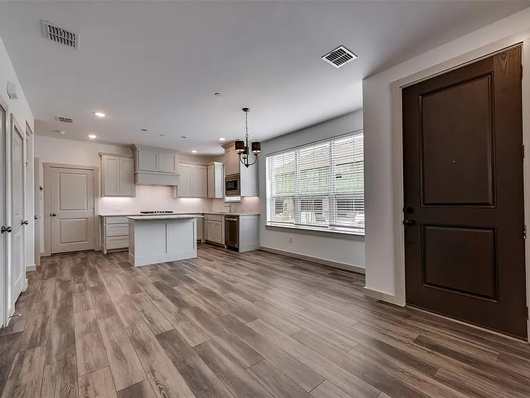 539 Cobblestone Ln — Photo 1