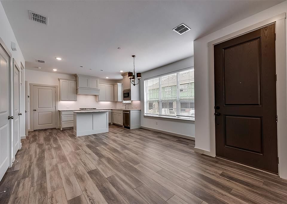 1st image of 539 Cobblestone Ln