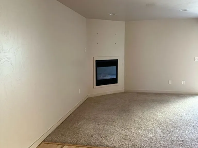 923 Saxon Way — Photo 10