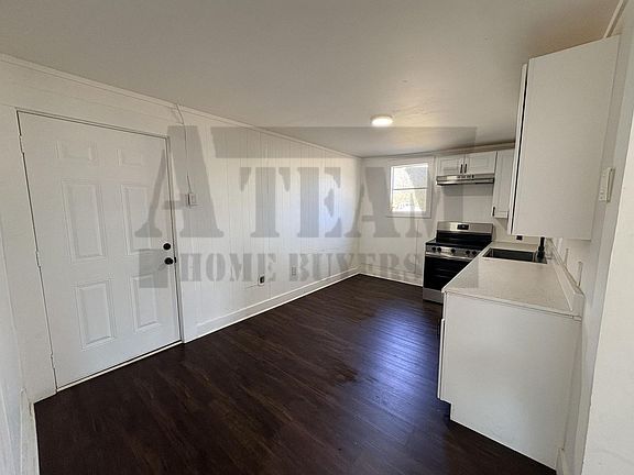 5th image of 1016 W Royall Blvd