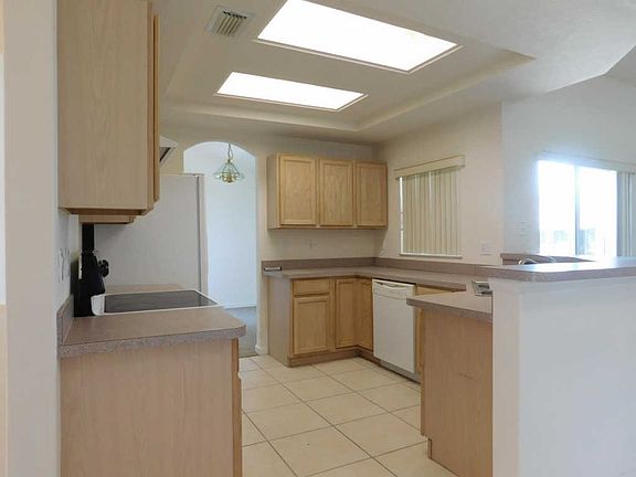 4th image of 455 NW Raymond Ln