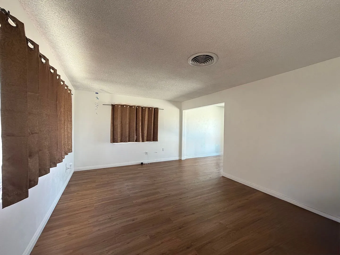 Move In Special!! 1/2 Off 1st Month's Rent Oac (650+ Credit Score) With 1 Year Lease! 3 Bedroom 1... — Photo 3
