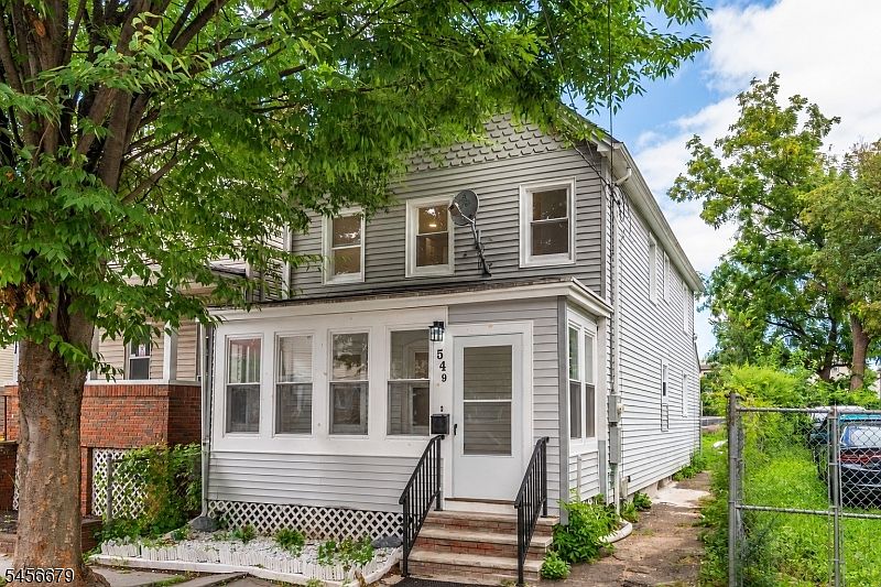 1st image of 549 Beach St