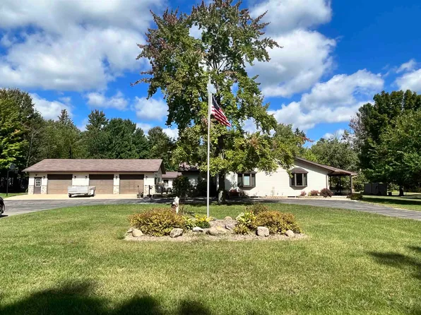 W5198 Northwood Dr, Shawano, WI 54166