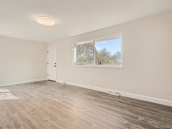 5th image of 6571 Benton Cir