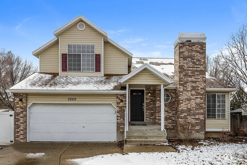 4 bed, 3.5 bath, 2587 sqft, $3,110 — Photo 2