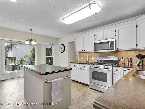 4th image of 13136 White Pine Dr
