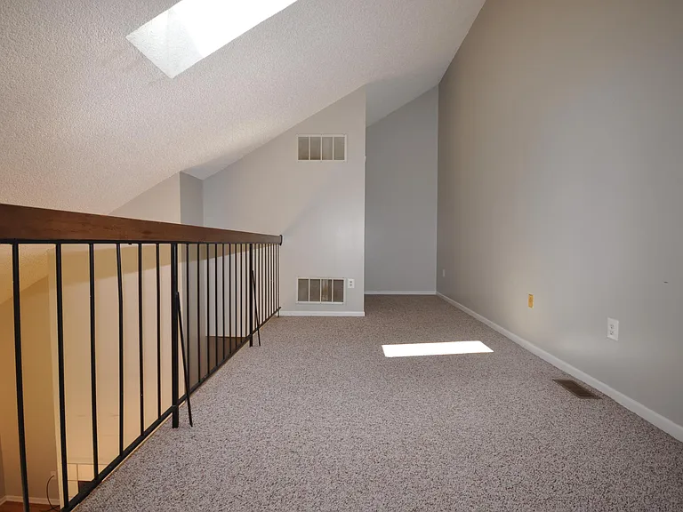 8020 Tamarron Dr — Photo 28