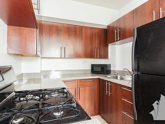 4th image of 2756 N Pine Grove Ave APT 905