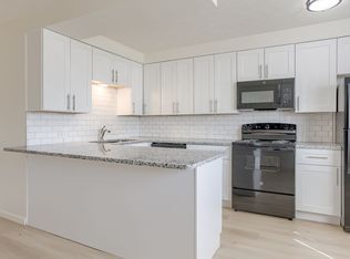 1056 S 29th St #2, Omaha, NE 68105