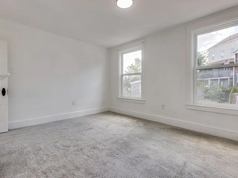 949 Freeland St — Photo 17