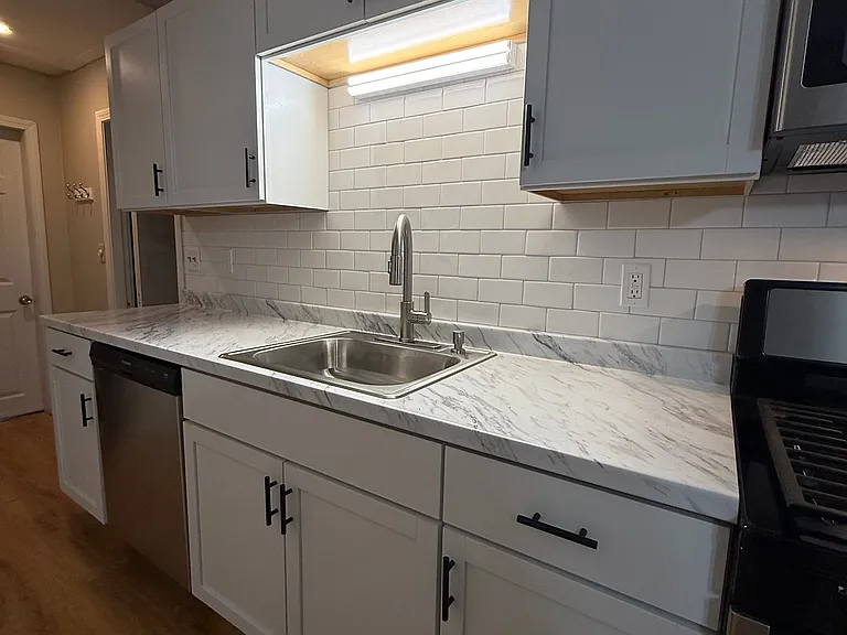 2 Wachusett St #4B — Photo 2