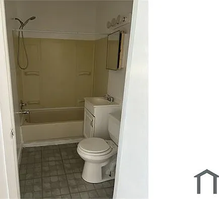 410 Robert St — Photo 5