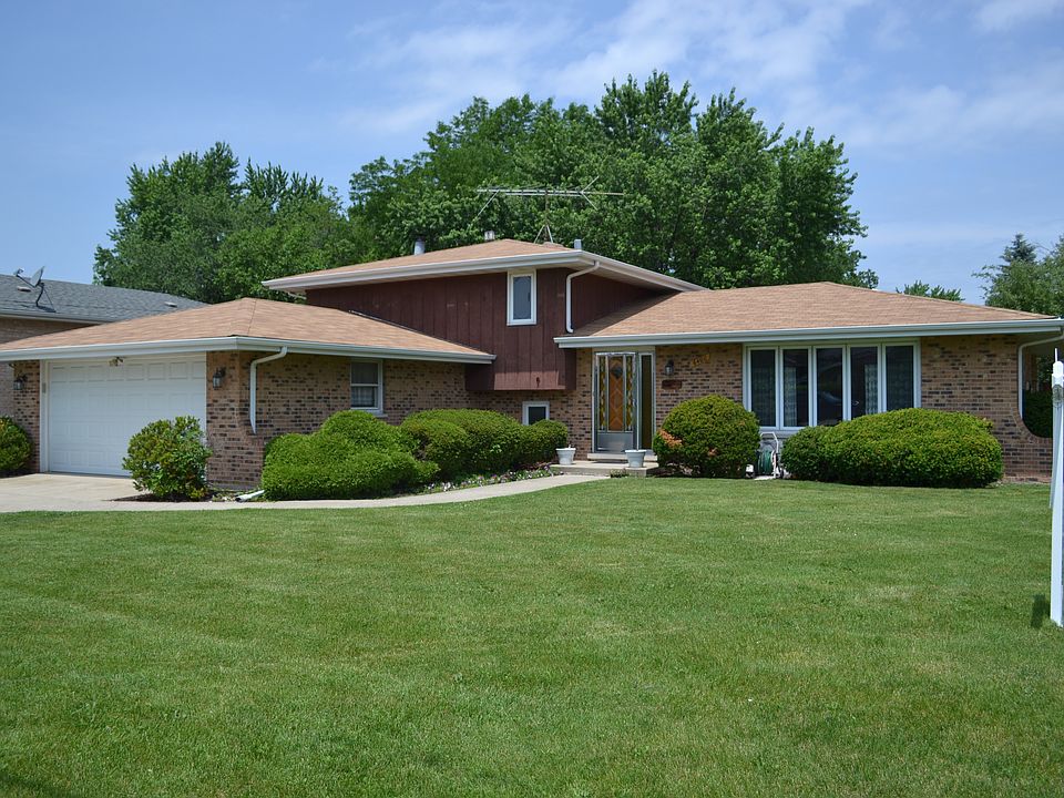 1st image of 6400 W 91st St