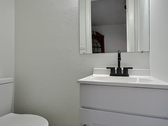 4th image of 317 Reifert St