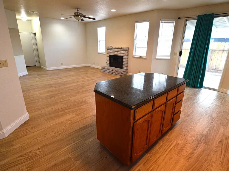 547 Carrigane Way — Photo 5