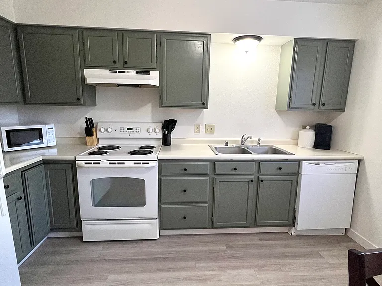 219 14th Ave S #4 — Photo 7