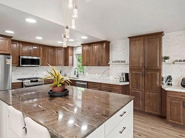 7712 N College Park Dr, Brooklyn Park, MN 55445