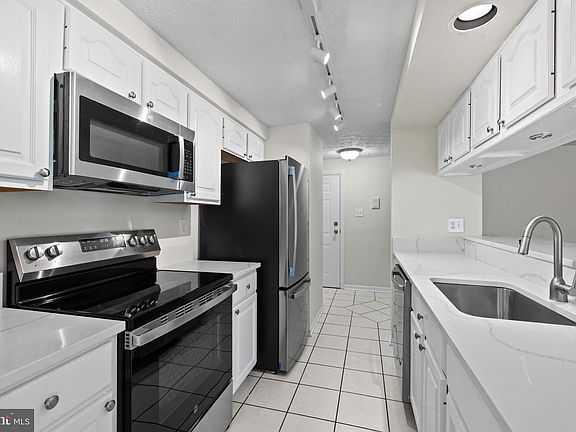 3rd image of 627 Deering Rd