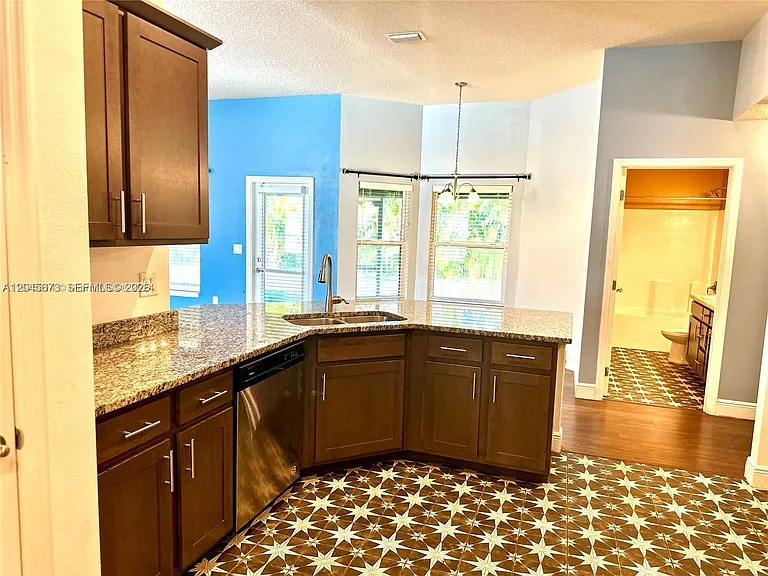 4900 NW Ironton Ave — Photo 8