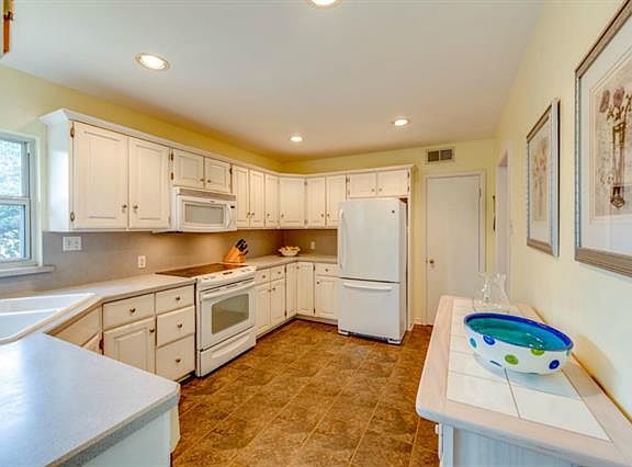 5th image of 9623 Kilarney Dr