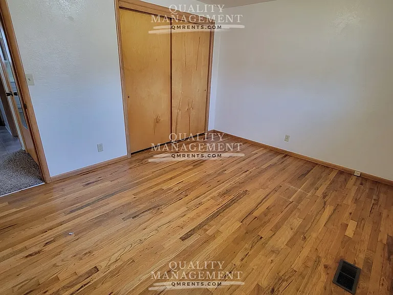 206 Meffan Ave — Photo 6