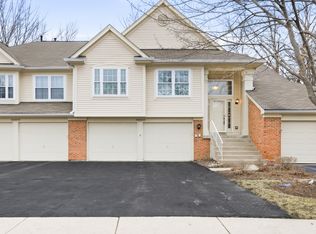 30W038 Willow Ln #D, Warrenville, IL 60555