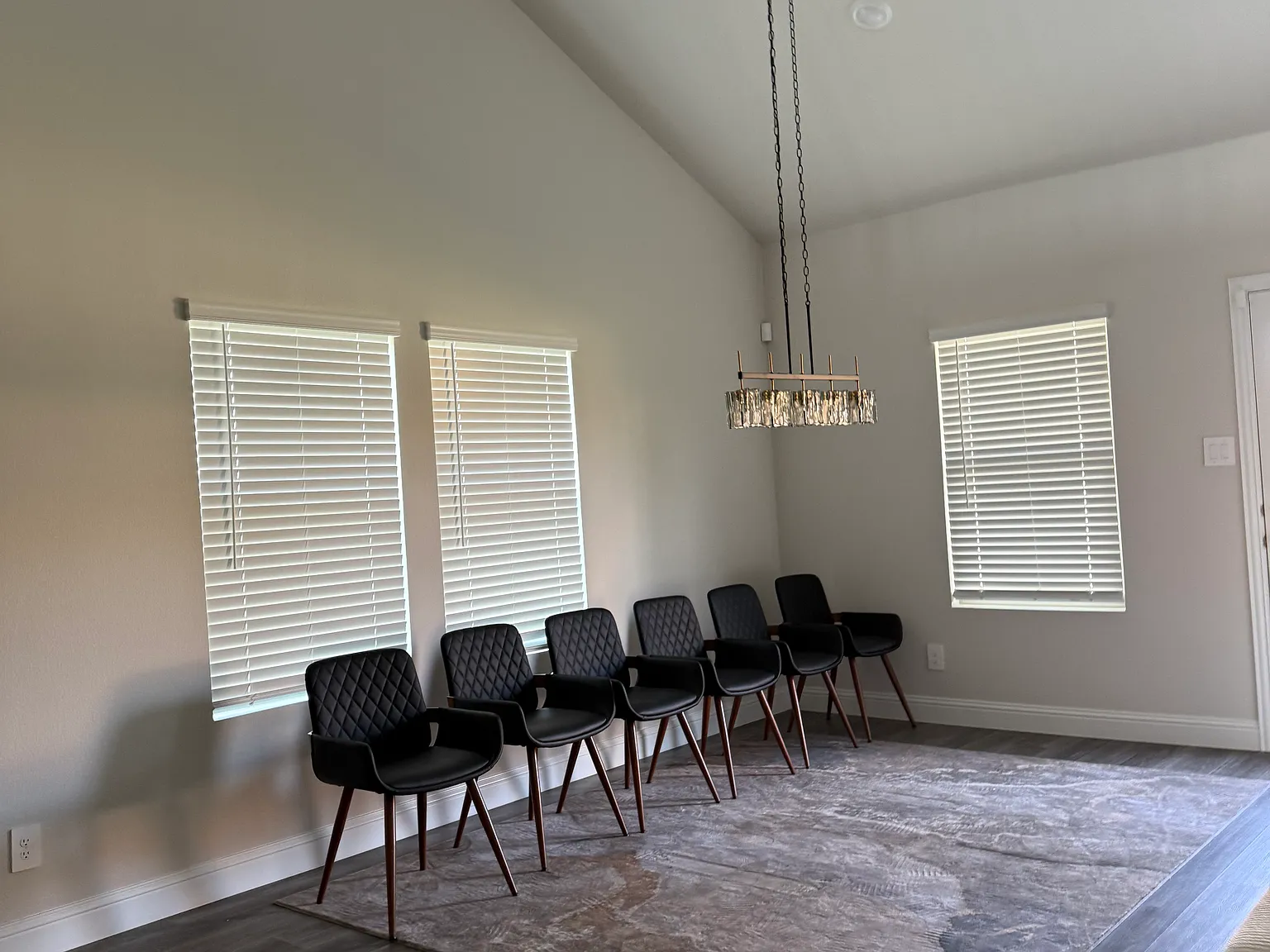 5 bed, 3060 sqft, $3,800 — Photo 4