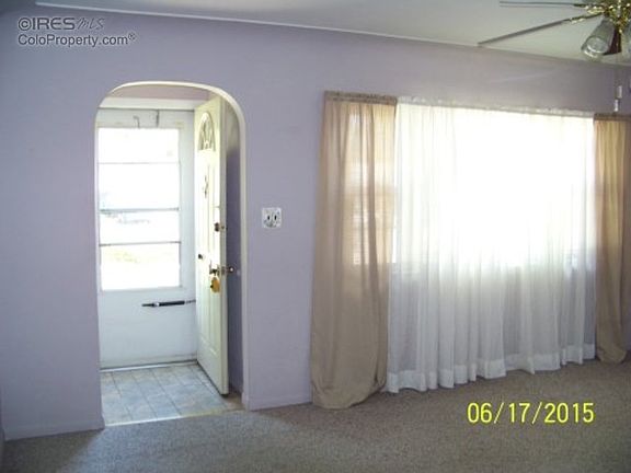 Front Door Alcove to Liv Rm