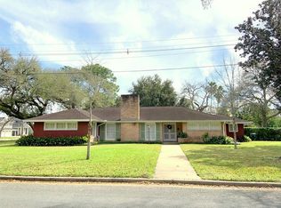 303 W West St, El Campo, TX 77437