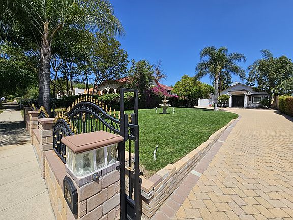 4th image of 5116 Dahlia Dr