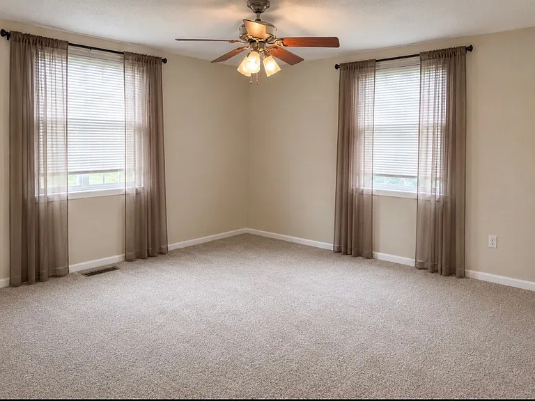 1062 Wesley Ave N — Photo 19