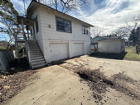 3rd image of 324 W Plum St