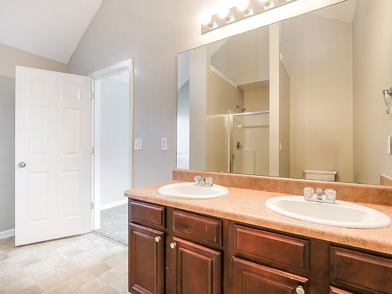 5577 Waverly Park — Photo 13