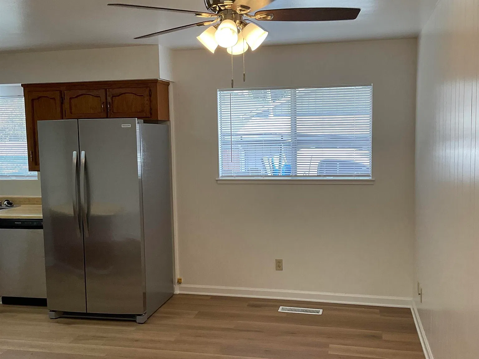 3 bed, 2.0 bath, 1420 sqft, $2,995 — Photo 4